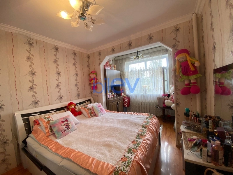 Satış 3 otaqlı Köhnə Tikili bina evi  70m², Bakı