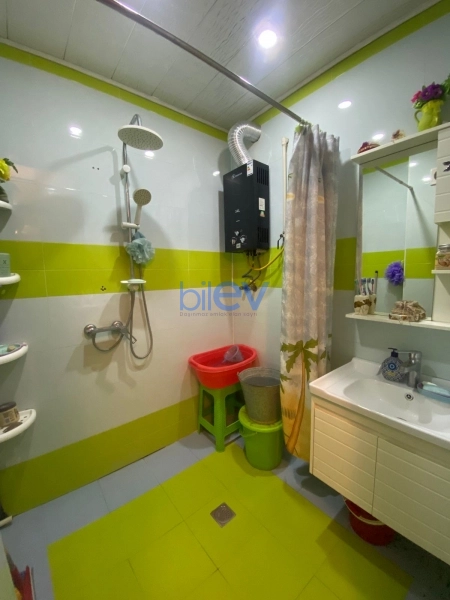Satış 3 otaqlı Köhnə Tikili bina evi  70m², Bakı