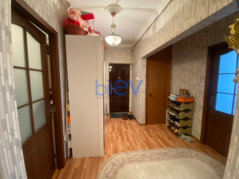 Satış 3 otaqlı Köhnə Tikili bina evi  70m², Bakı
