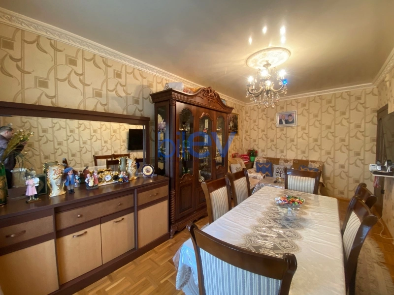 Satış 3 otaqlı Köhnə Tikili bina evi  70m², Bakı