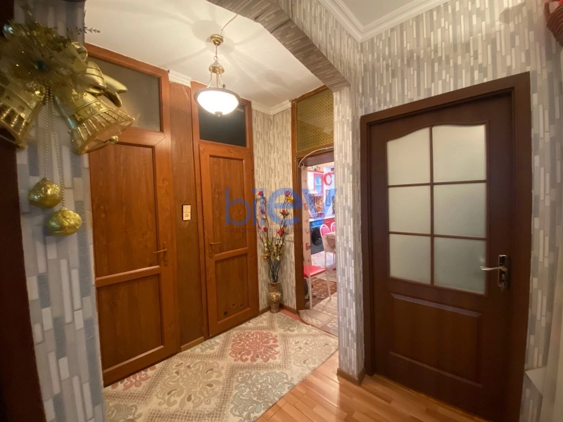 Satış 3 otaqlı Köhnə Tikili bina evi  70m², Bakı