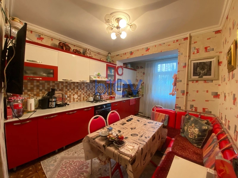 Satış 3 otaqlı Köhnə Tikili bina evi  70m², Bakı