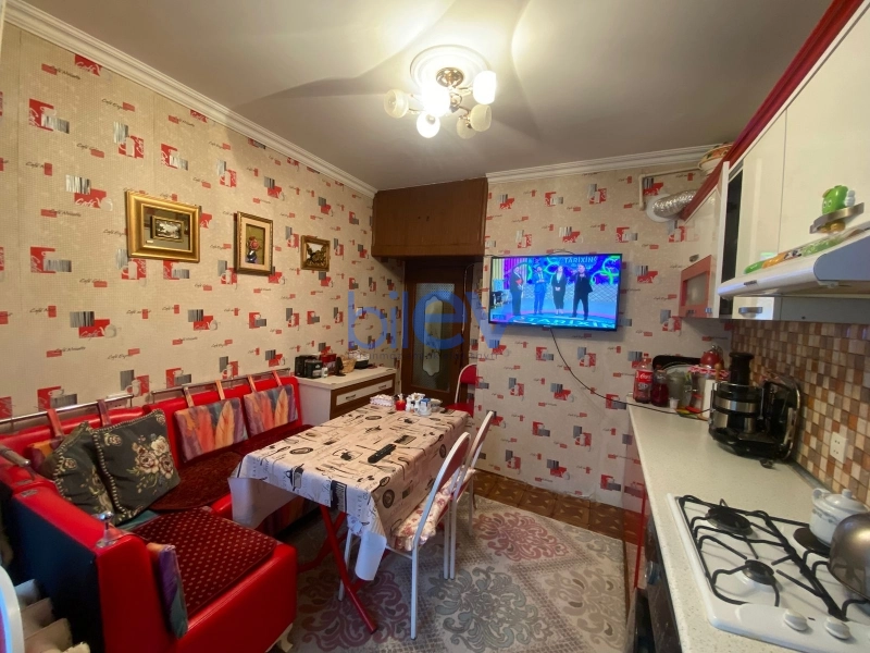 Satış 3 otaqlı Köhnə Tikili bina evi  70m², Bakı