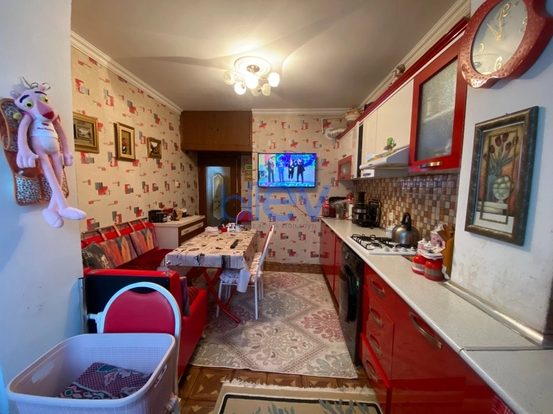 Satış 3 otaqlı Köhnə Tikili bina evi  70m², Bakı