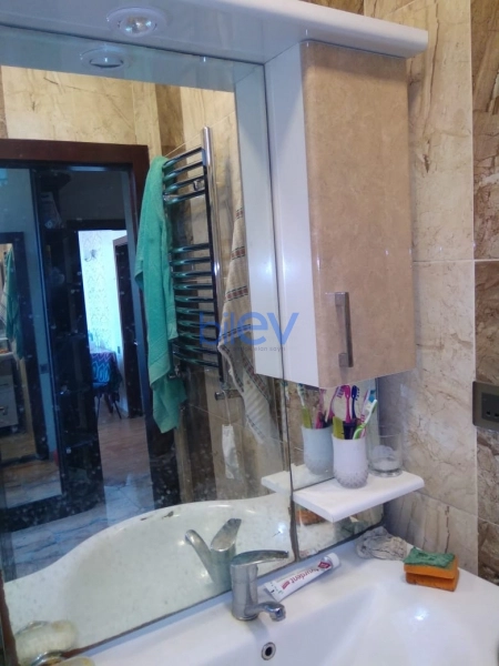 Aylıq Kirayə 2 otaqlı Köhnə Tikili bina evi  70m², Bakı