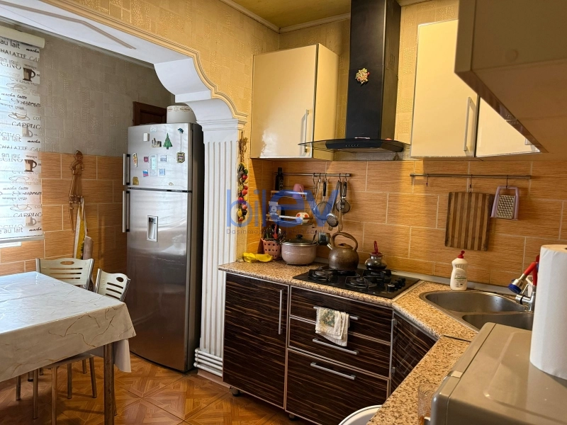 Satış 4 otaqlı Köhnə Tikili bina evi  110m², Bakı