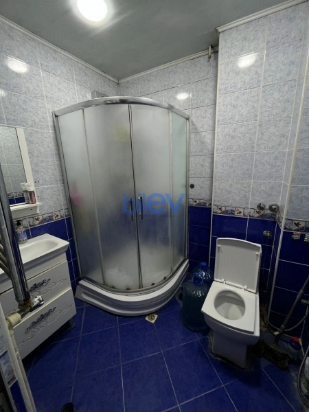 Satış 4 otaqlı Köhnə Tikili bina evi  110m², Bakı