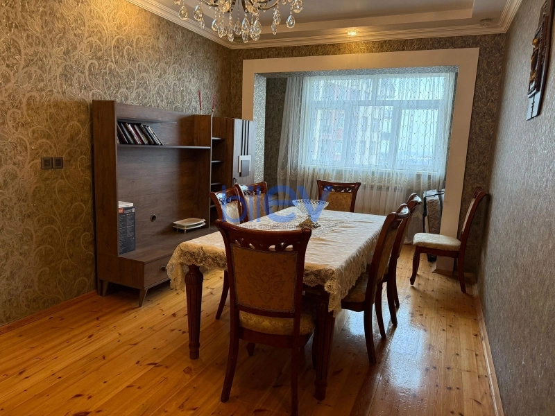 Satış 4 otaqlı Köhnə Tikili bina evi  110m², Bakı