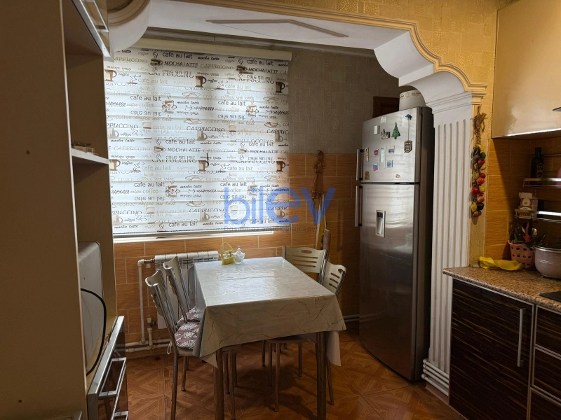 Satış 4 otaqlı Köhnə Tikili bina evi  110m², Bakı