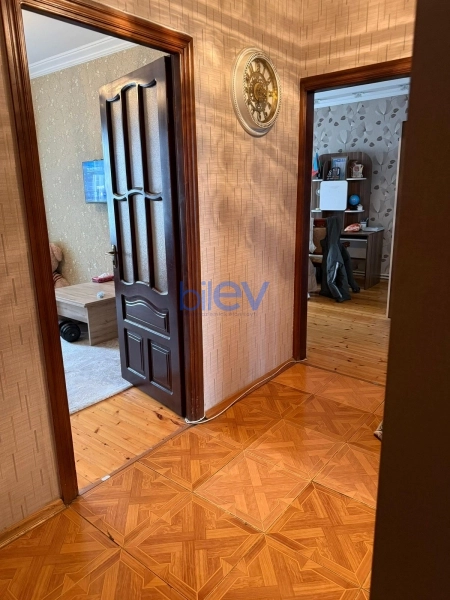 Satış 4 otaqlı Köhnə Tikili bina evi  110m², Bakı