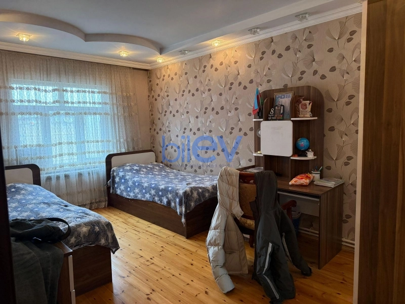 Satış 4 otaqlı Köhnə Tikili bina evi  110m², Bakı