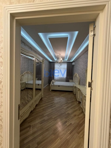 Aylıq Kirayə 3 otaqlı Yeni Tikili bina evi  130m², Xırdalan
