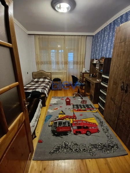 Satış 3 otaqlı Köhnə Tikili bina evi  90m², Bakı