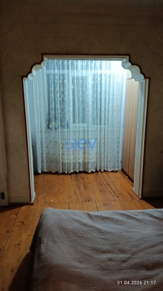 Satış 4 otaqlı Köhnə Tikili bina evi  110m², Bakı