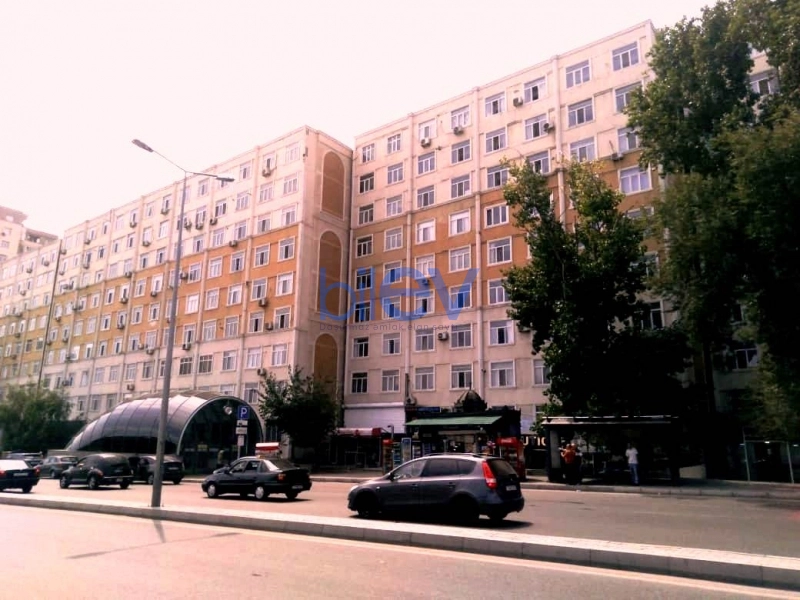 Aylıq Kirayə 3 otaqlı Köhnə Tikili bina evi  65m², Bakı
