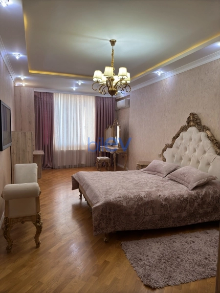Satış 3 otaqlı Yeni Tikili bina evi  132m², Bakı