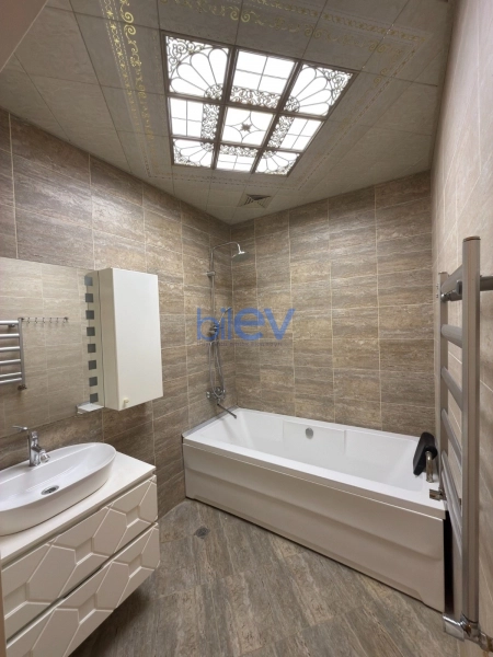 Satış 3 otaqlı Yeni Tikili bina evi  132m², Bakı