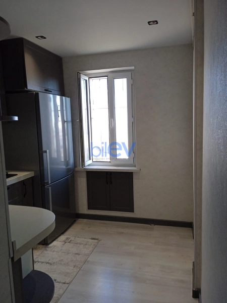 Satış 4 otaqlı Köhnə Tikili bina evi  90m², Bakı