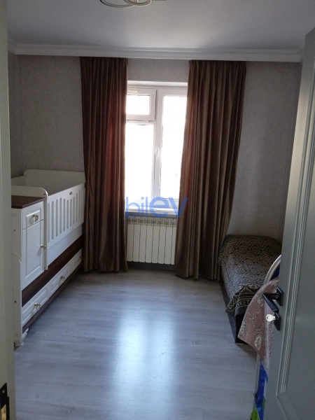 Satış 4 otaqlı Köhnə Tikili bina evi  90m², Bakı