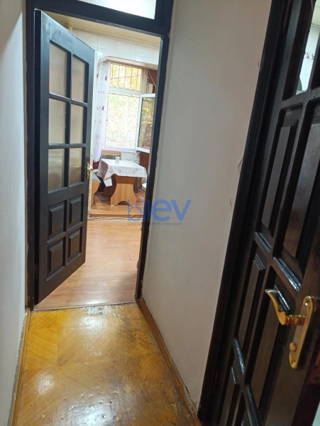 Satış 1 otaqlı Köhnə Tikili bina evi  50m², Bakı