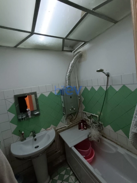 Satış 3 otaqlı Köhnə Tikili bina evi  72m², Bakı