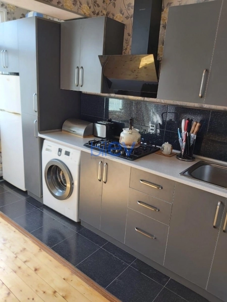 Satış 4 otaqlı Köhnə Tikili bina evi  100m², Bakı
