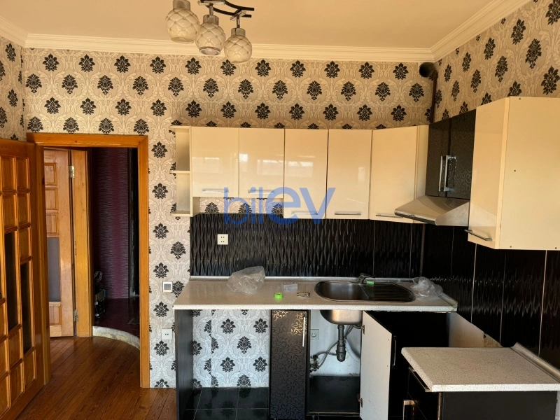 Satış 4 otaqlı Köhnə Tikili bina evi  100m², Bakı
