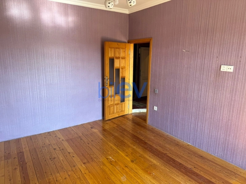 Satış 4 otaqlı Köhnə Tikili bina evi  100m², Bakı