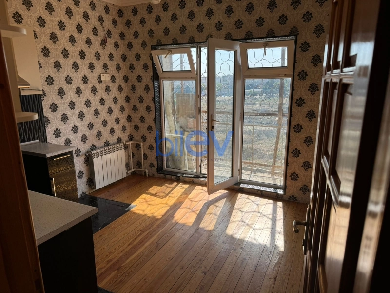 Satış 4 otaqlı Köhnə Tikili bina evi  100m², Bakı