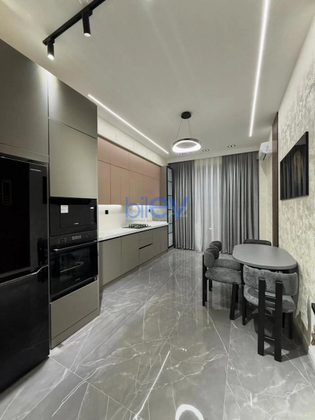Aylıq Kirayə 2 otaqlı Yeni Tikili bina evi  88m², Bakı