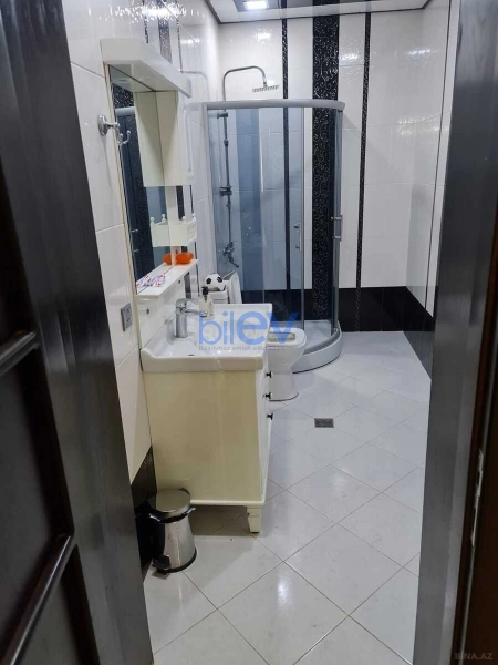 Aylıq Kirayə 4 otaqlı Yeni Tikili bina evi  220m², Bakı