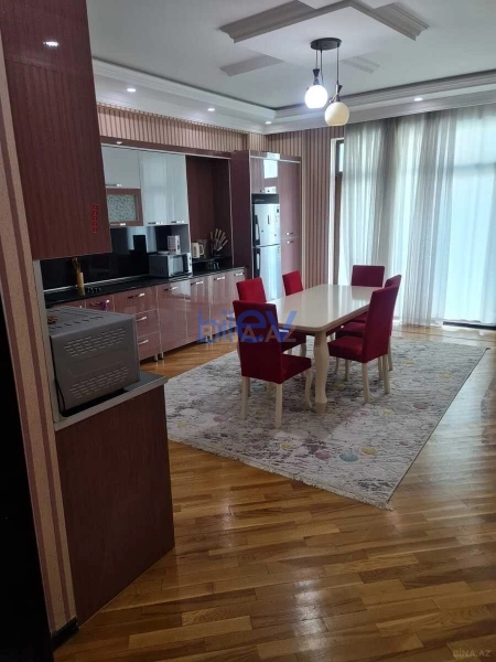 Aylıq Kirayə 4 otaqlı Yeni Tikili bina evi  220m², Bakı