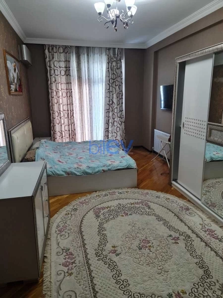 Aylıq Kirayə 4 otaqlı Yeni Tikili bina evi  220m², Bakı