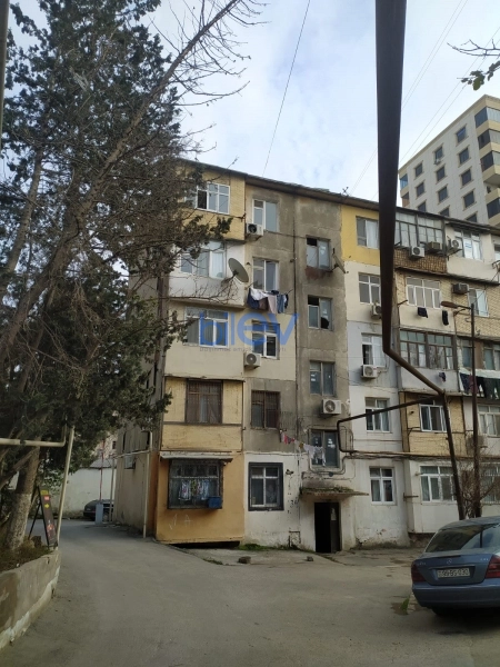 Satış 2 otaqlı Köhnə Tikili bina evi  52m², Bakı