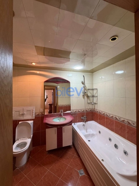 Satış 3 otaqlı Yeni Tikili bina evi  140m², Bakı