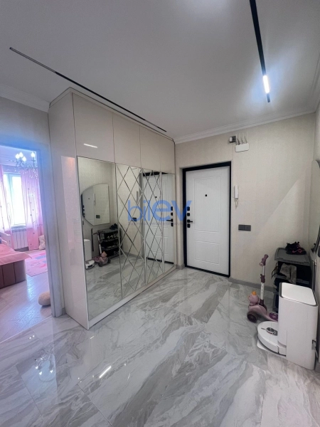 Aylıq Kirayə 3 otaqlı Köhnə Tikili bina evi  85m², Bakı