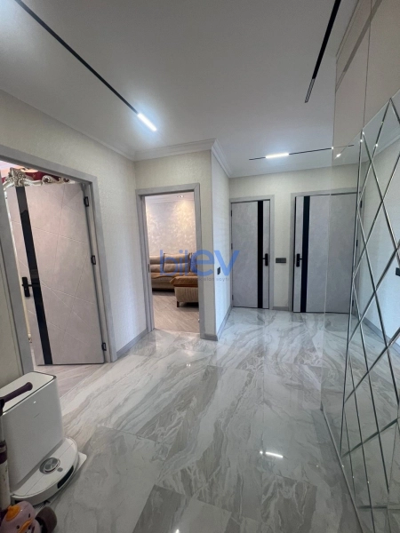 Aylıq Kirayə 3 otaqlı Köhnə Tikili bina evi  85m², Bakı