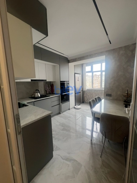 Aylıq Kirayə 3 otaqlı Köhnə Tikili bina evi  85m², Bakı