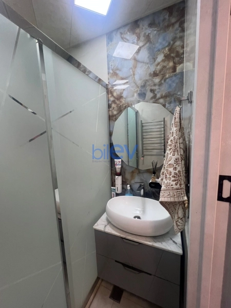 Aylıq Kirayə 3 otaqlı Köhnə Tikili bina evi  85m², Bakı