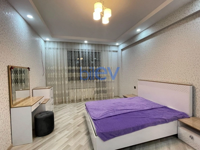 Aylıq Kirayə 2 otaqlı Yeni Tikili bina evi  118m², Bakı