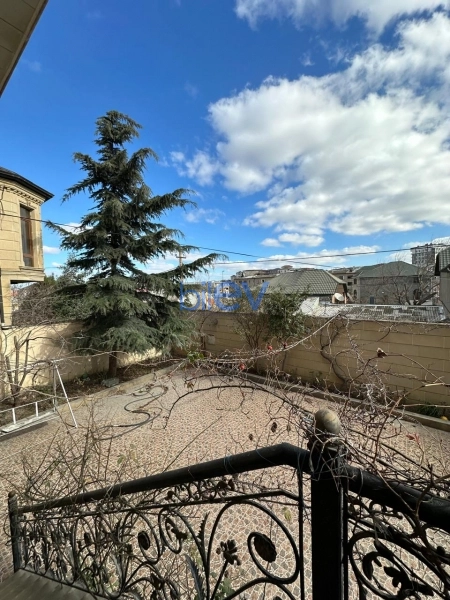 Aylıq Kirayə 8 otaqlı Villa  305m², Bakı