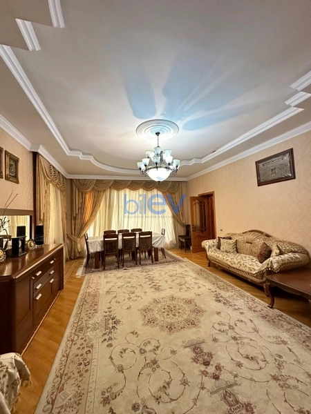 Aylıq Kirayə 8 otaqlı Villa  305m², Bakı