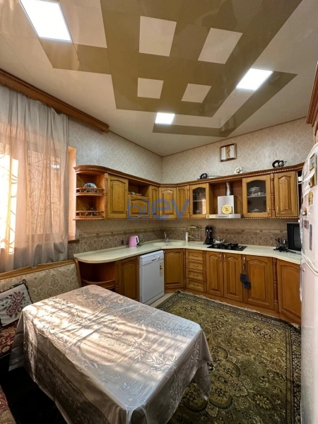 Aylıq Kirayə 8 otaqlı Villa  305m², Bakı