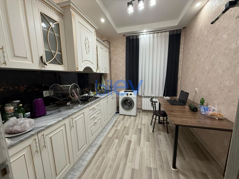 Satış 2 otaqlı Köhnə Tikili bina evi  75m², Bakı