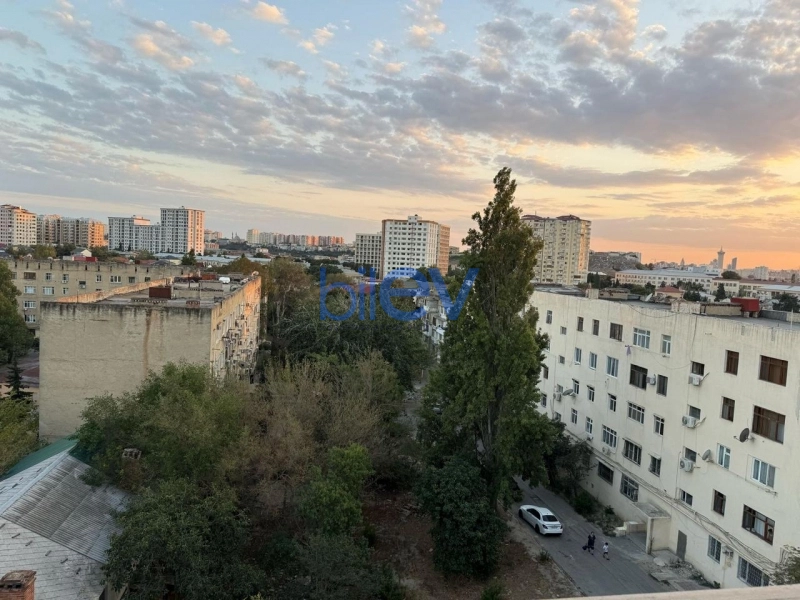 Satış 2 otaqlı Köhnə Tikili bina evi  75m², Bakı
