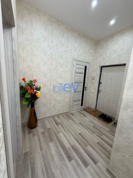 Satış 2 otaqlı Köhnə Tikili bina evi  75m², Bakı