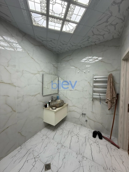 Satış 2 otaqlı Köhnə Tikili bina evi  75m², Bakı