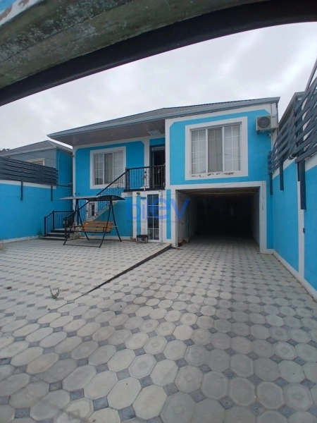 Aylıq Kirayə 3 otaqlı Həyət evi  200m², Bakı