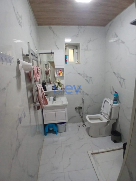 Aylıq Kirayə 3 otaqlı Həyət evi  200m², Bakı