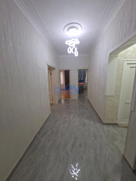 Satış 8 otaqlı Həyət evi  300m², Bakı